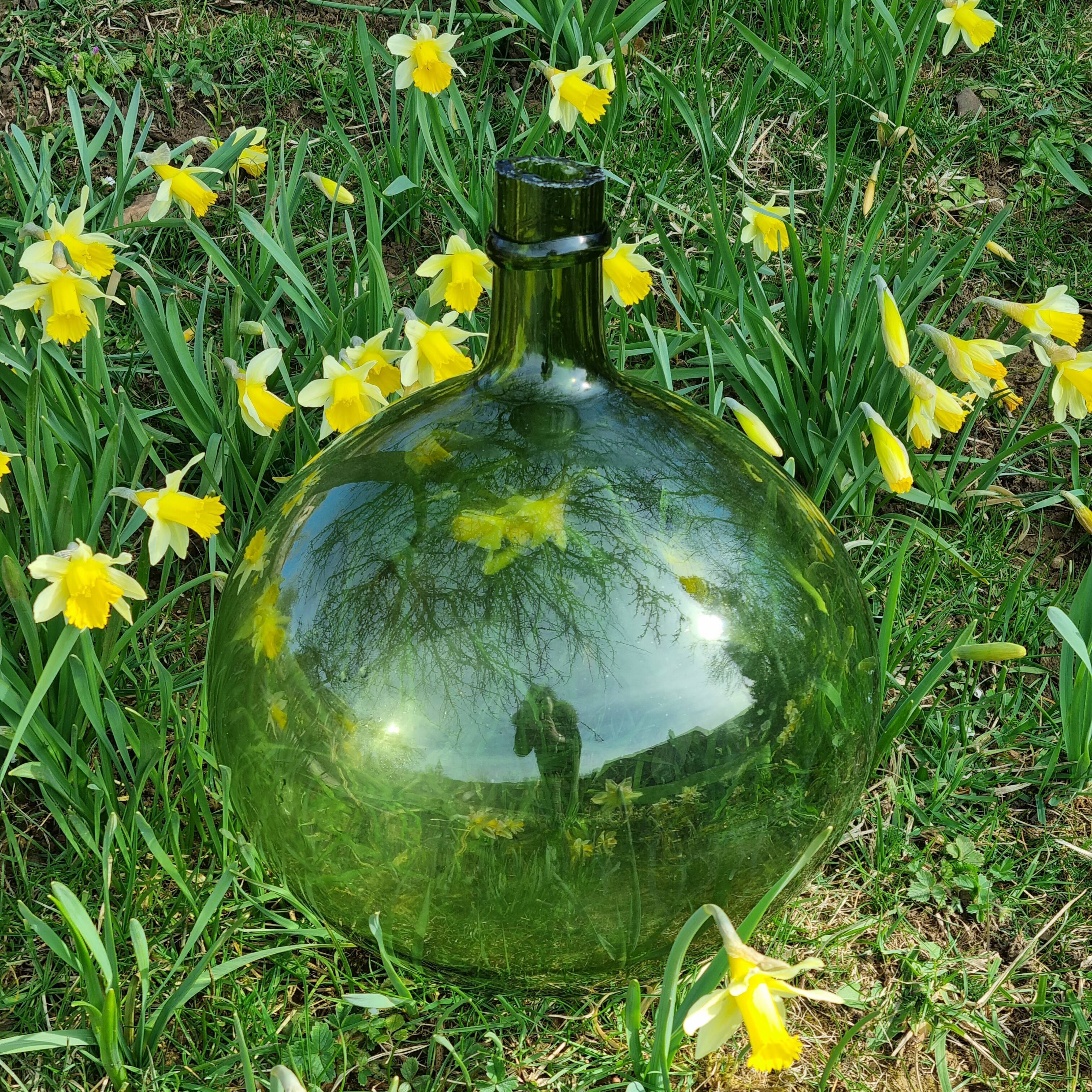 Lady jeanne green neck slashed at the end of the 19th