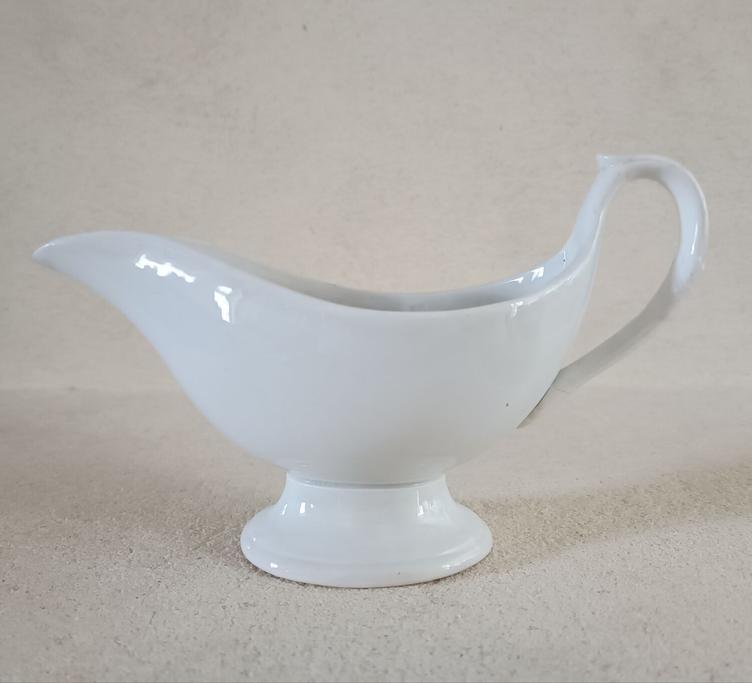 Empire style earthenware sauce