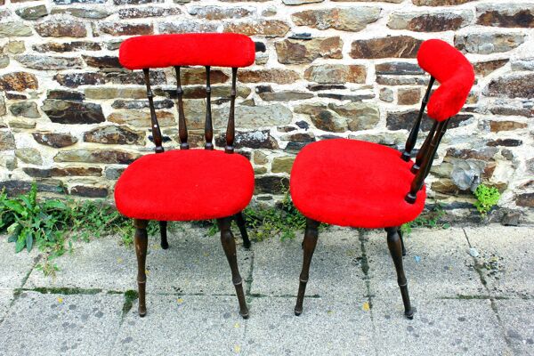 Paire de chaise moumoute rouge année 70