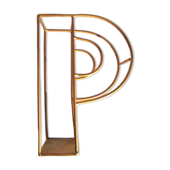 Letter p in gilded metal or d in the other direction