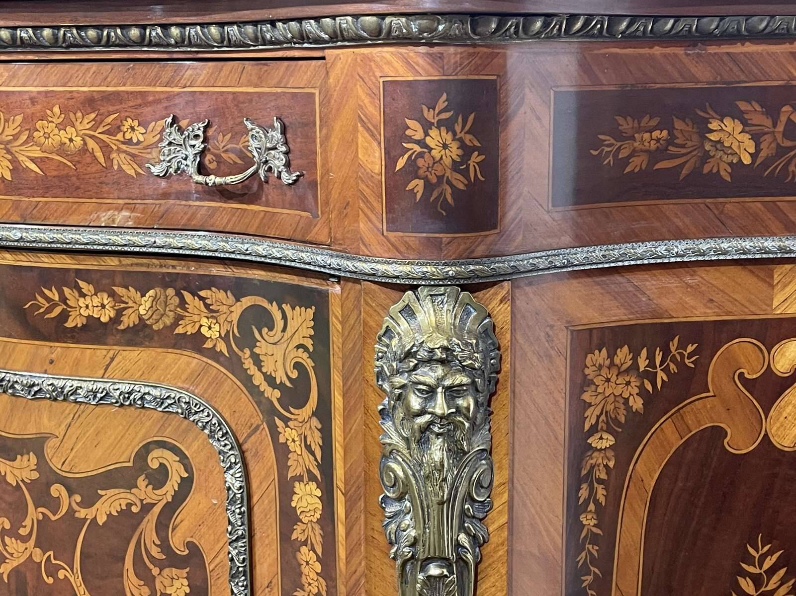 Buffet marqueté en bois de rose, hêtre et dessus marbre