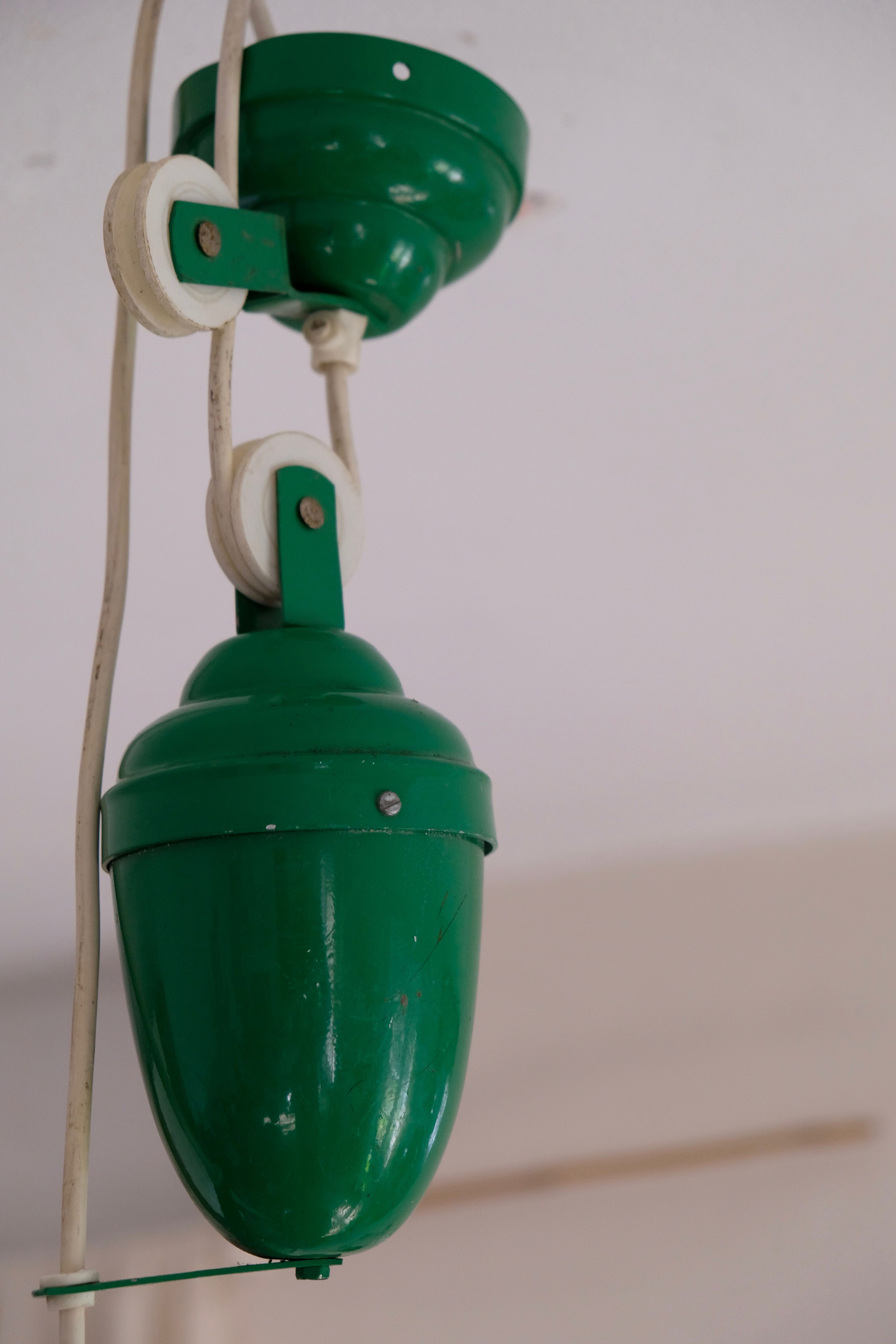 Industrial hanging in green metal with pulley