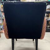 Fauteuil en velours noir brodé et pieds en manguier massif noir