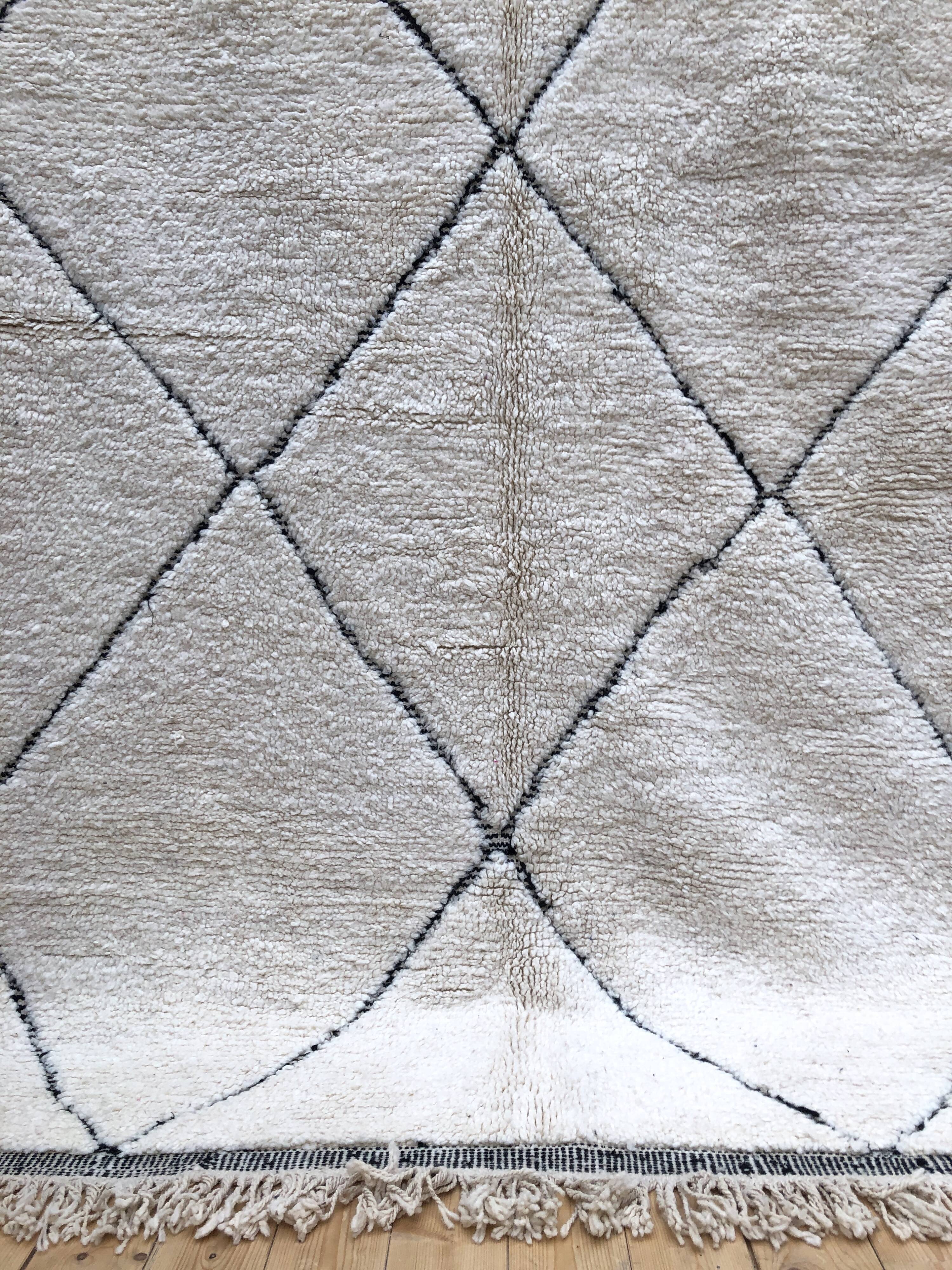 Moroccan Berber carpet Beni Ouarain new 3, 05x1, 93m