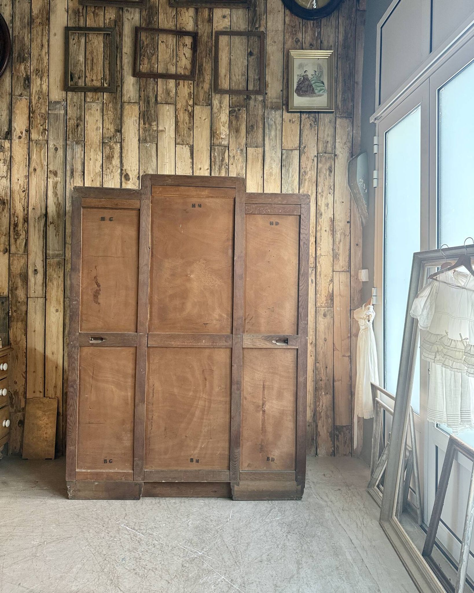 Large asymmetrical Art Deco wardrobe with three doors in oak (renovated)