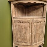 Corner cabinet