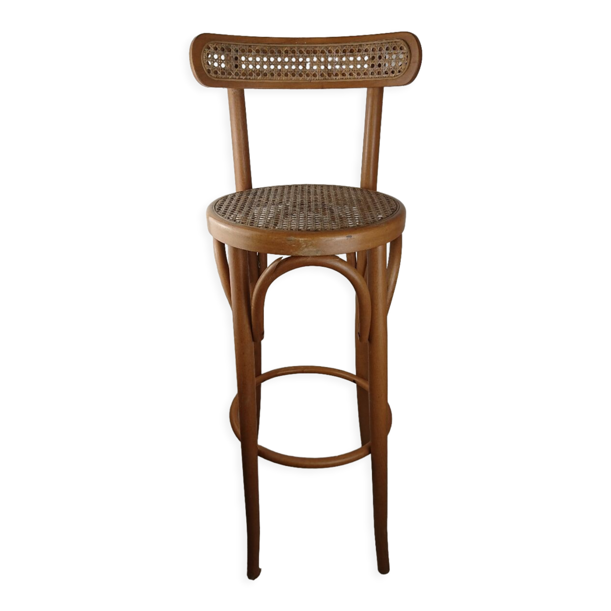 Stunt and curved wood bar stool