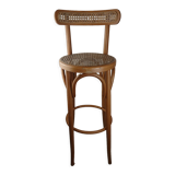 Stunt and curved wood bar stool