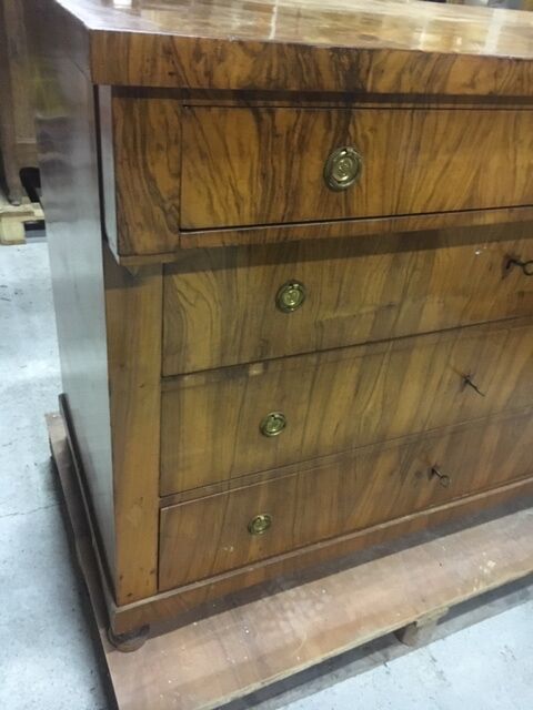 Walnut dresser 4 drawers