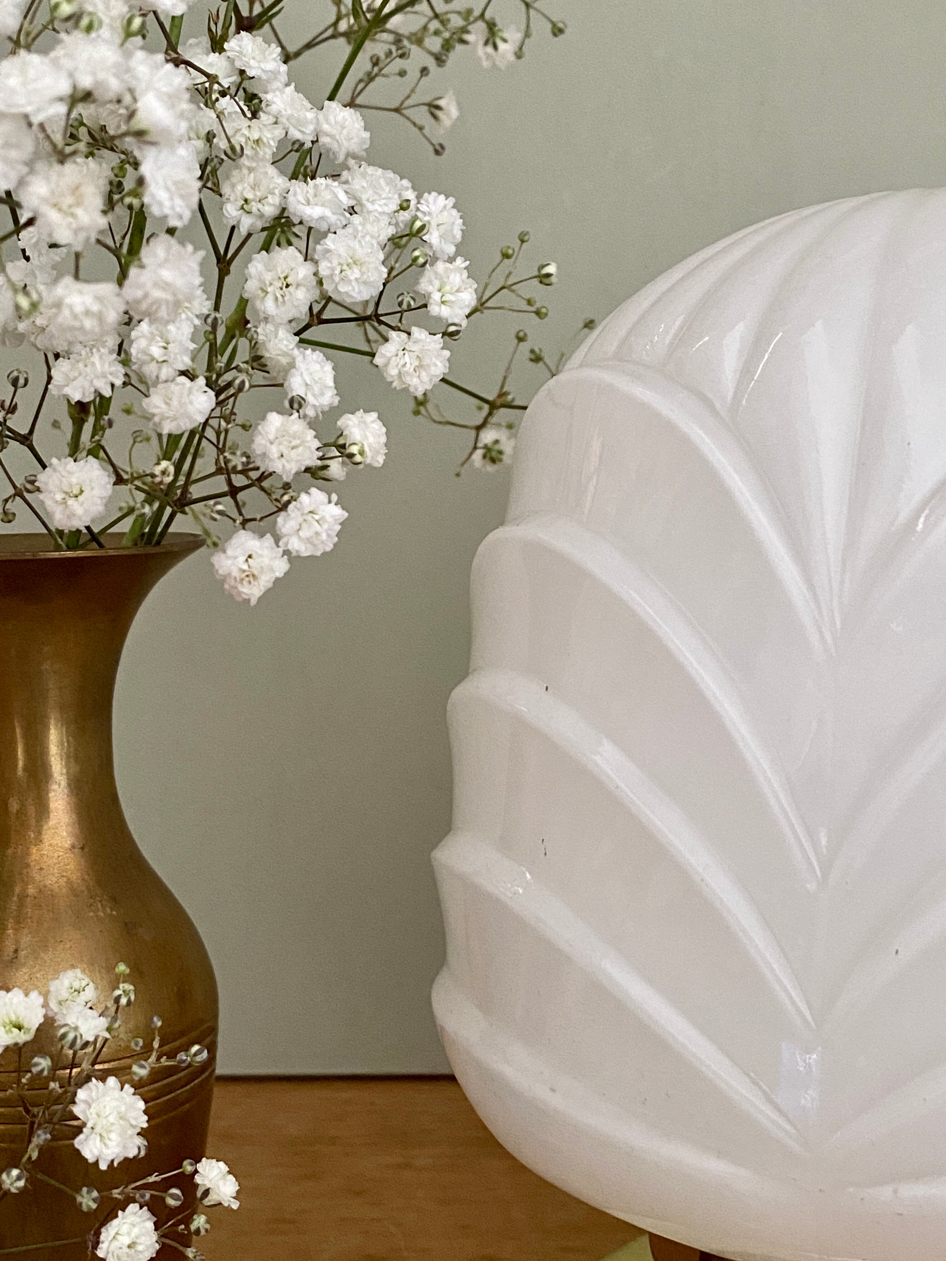 Vintage table lamp in white opaline