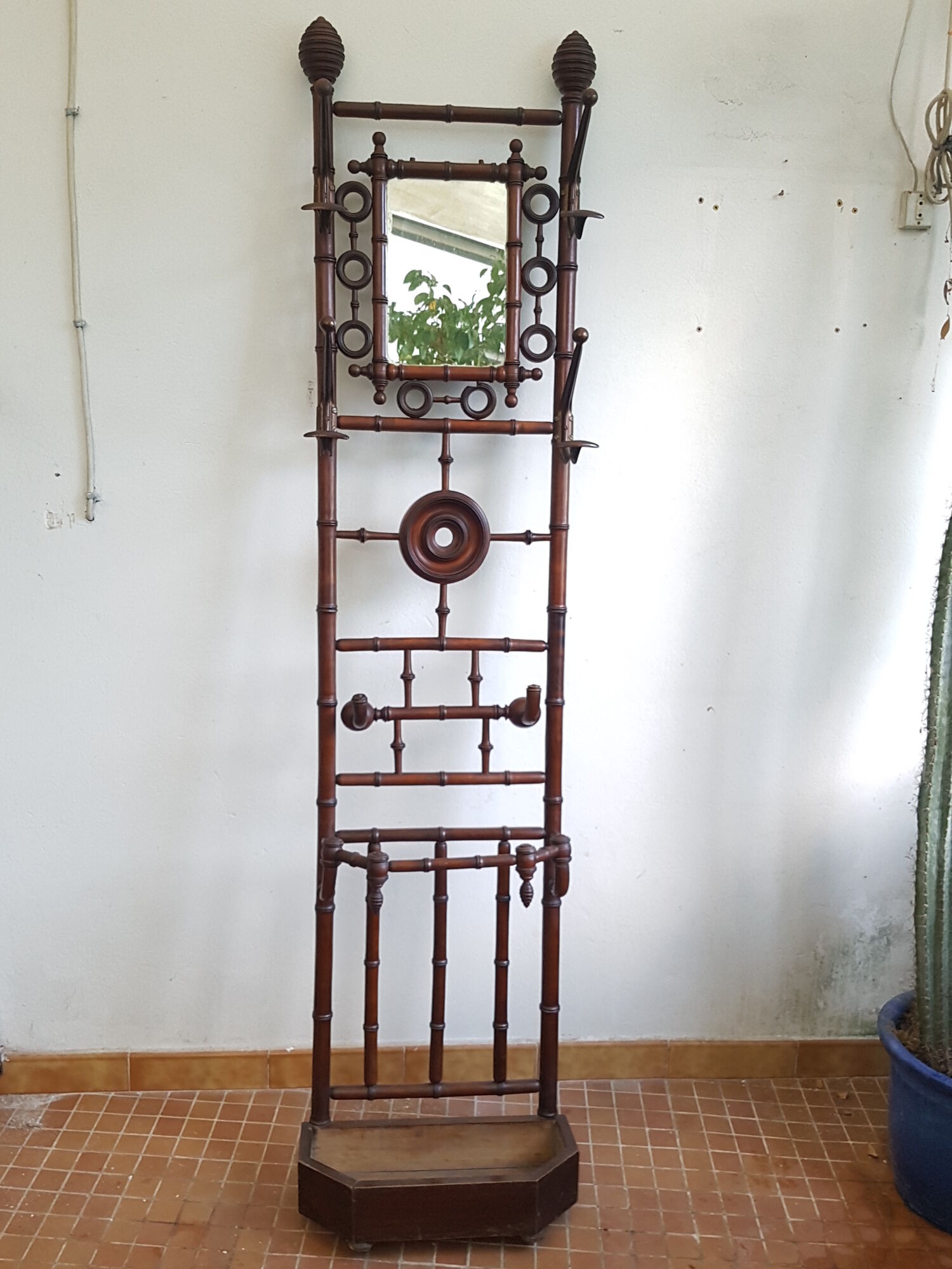 Bamboo-carved wooden coat/dressing room door. Period around 1900-1920
