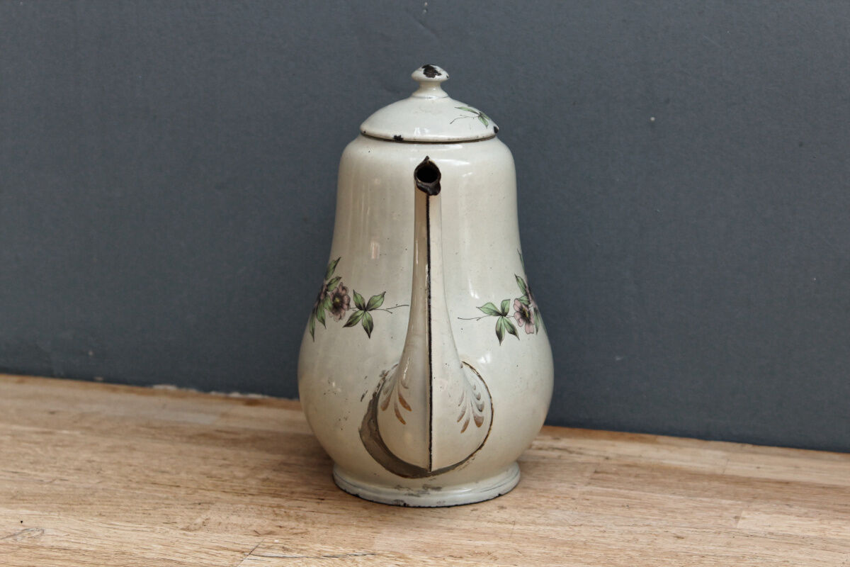 Flowered coffee maker, enamelled sheet metal