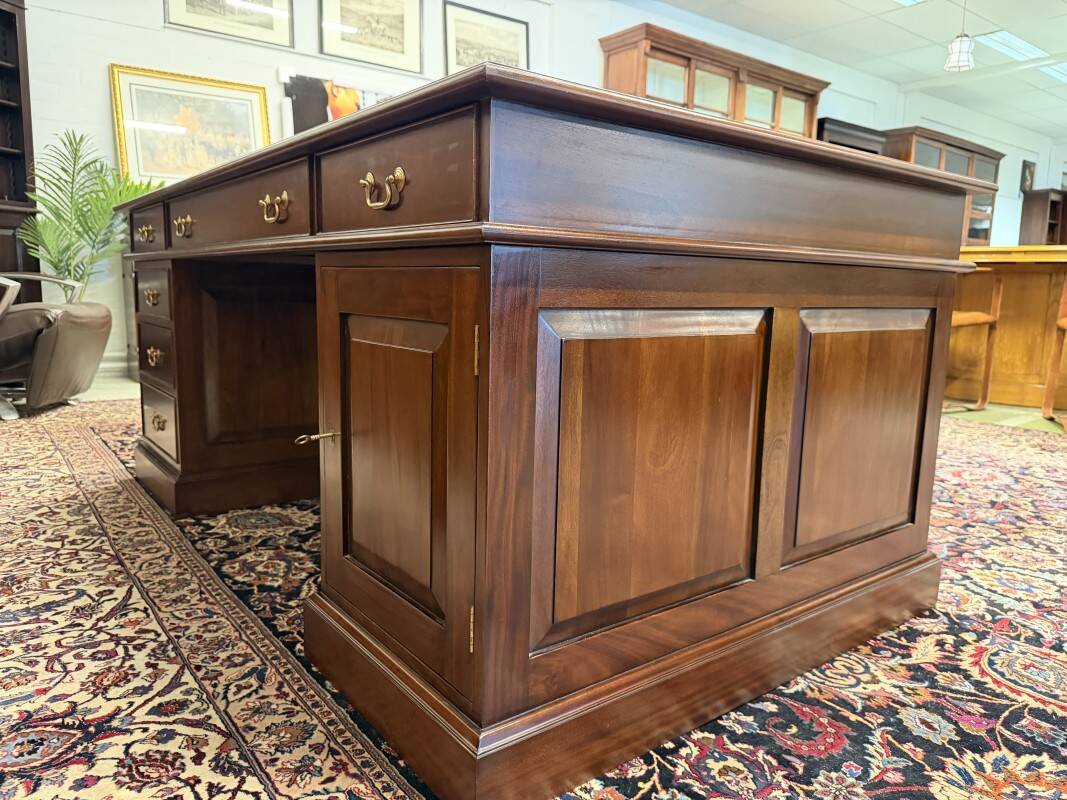 Large Classic English Desk Partnerdesk