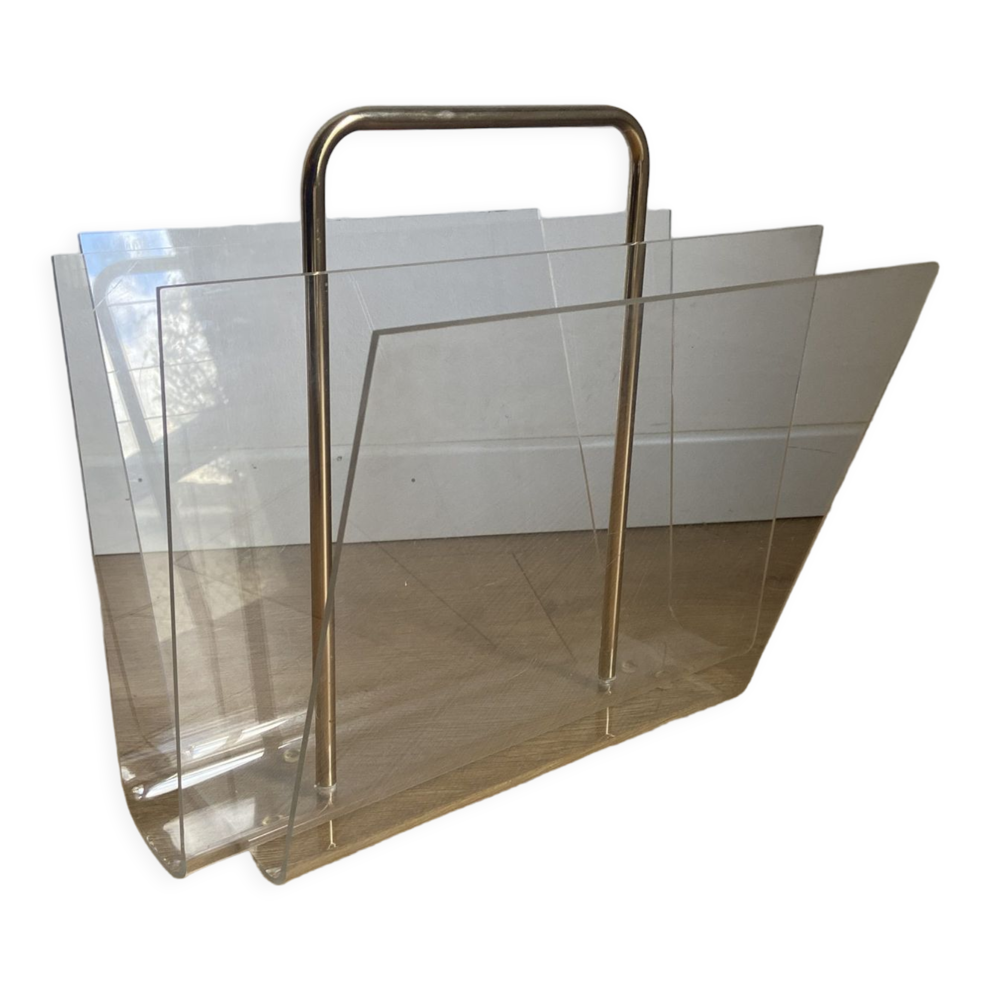 Magazine holder in altuglas