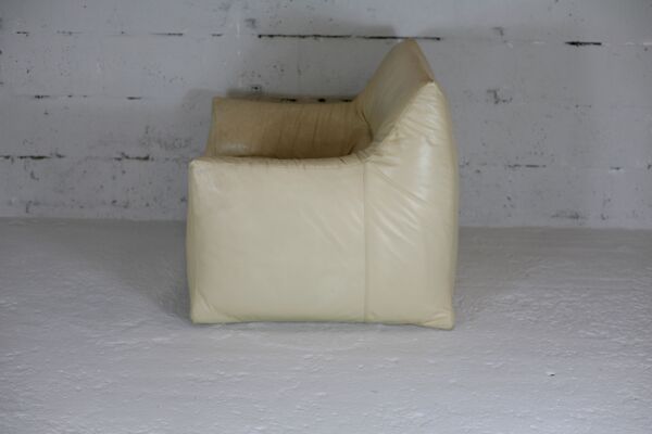 Fauteuil cuir et mousse couleur crème, France, circa 1970
