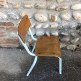 Maternal desk and its chair