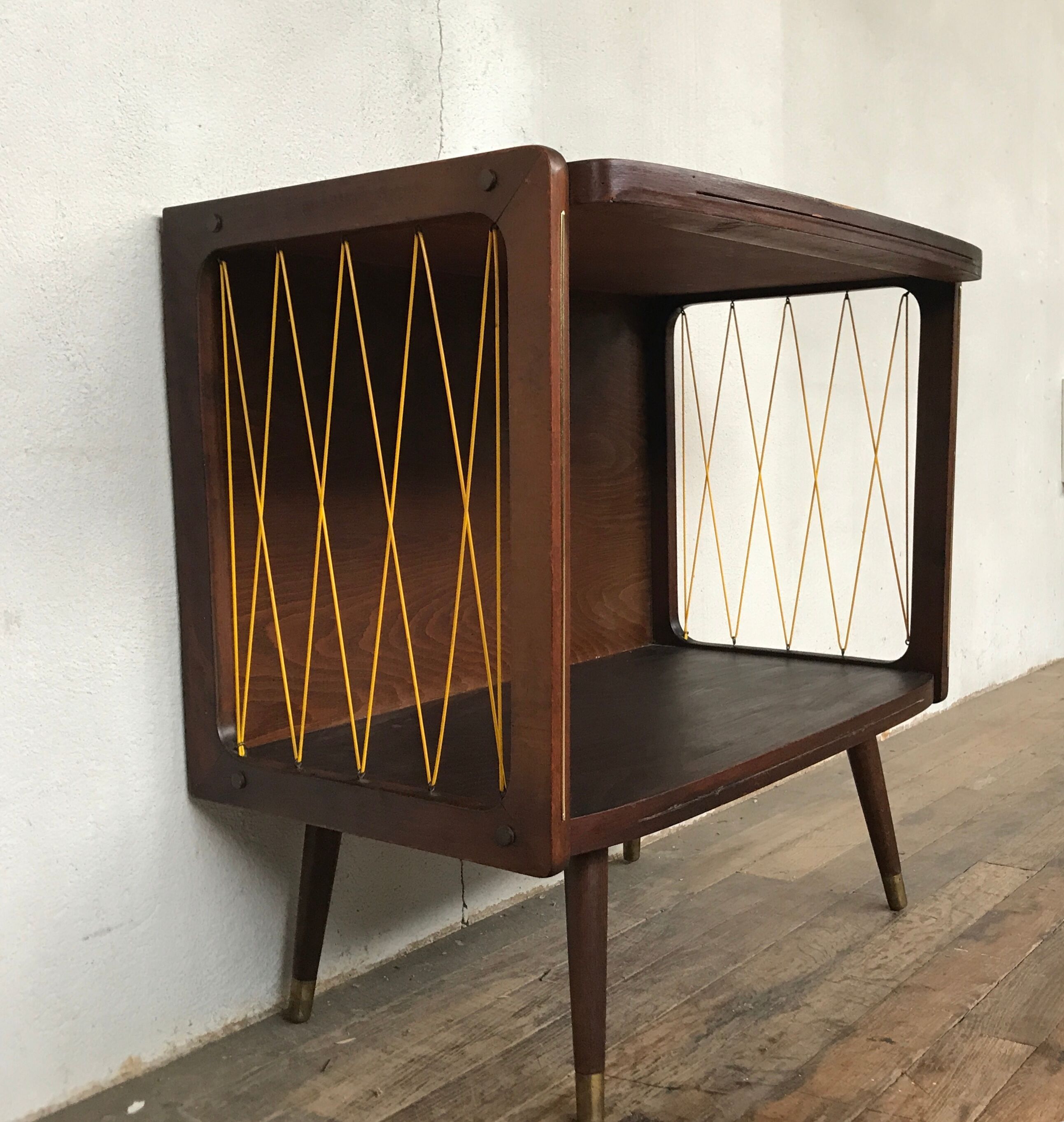 Furniture tv vintage feet compass 1950