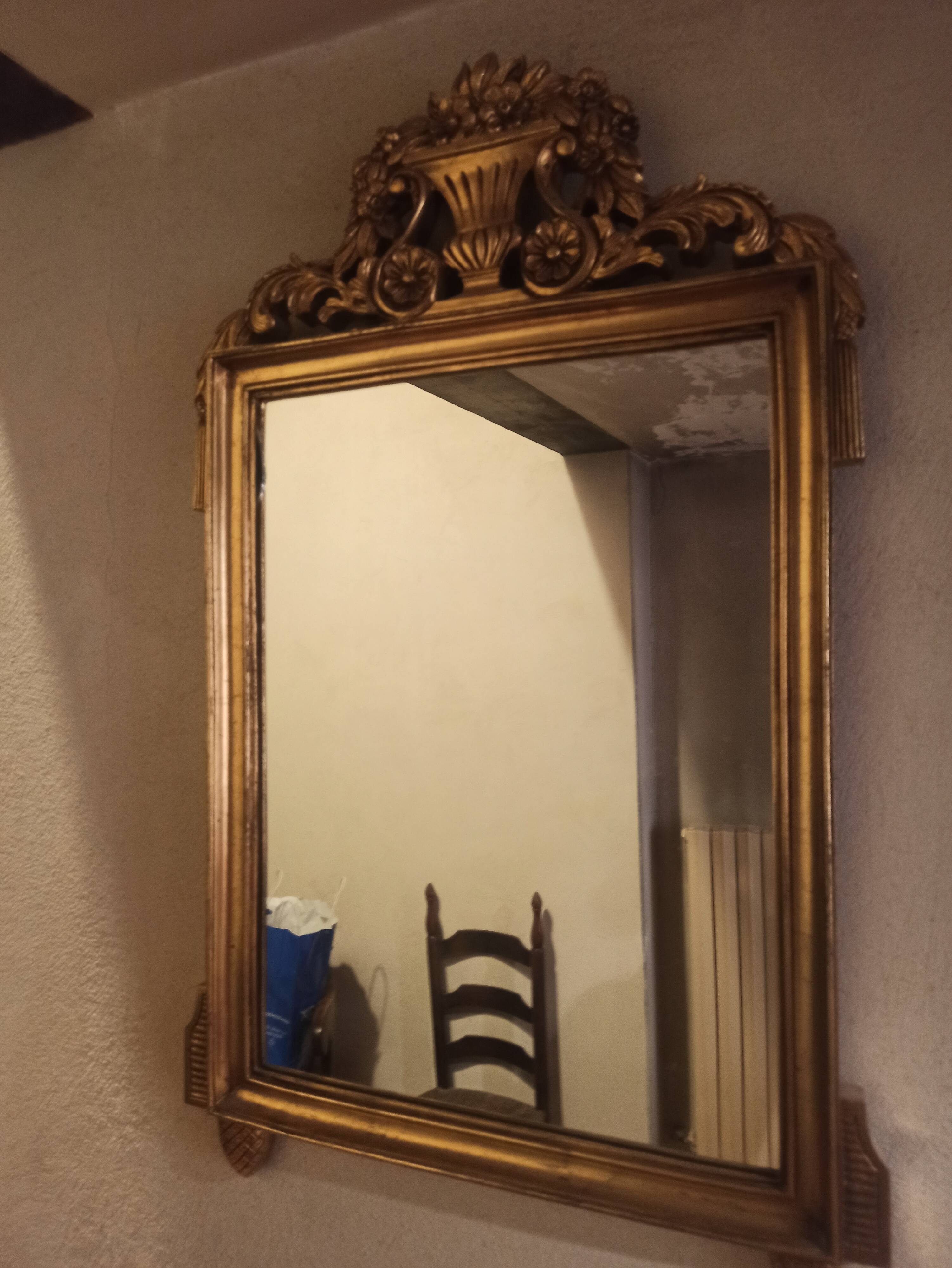 Miroir en bois doré