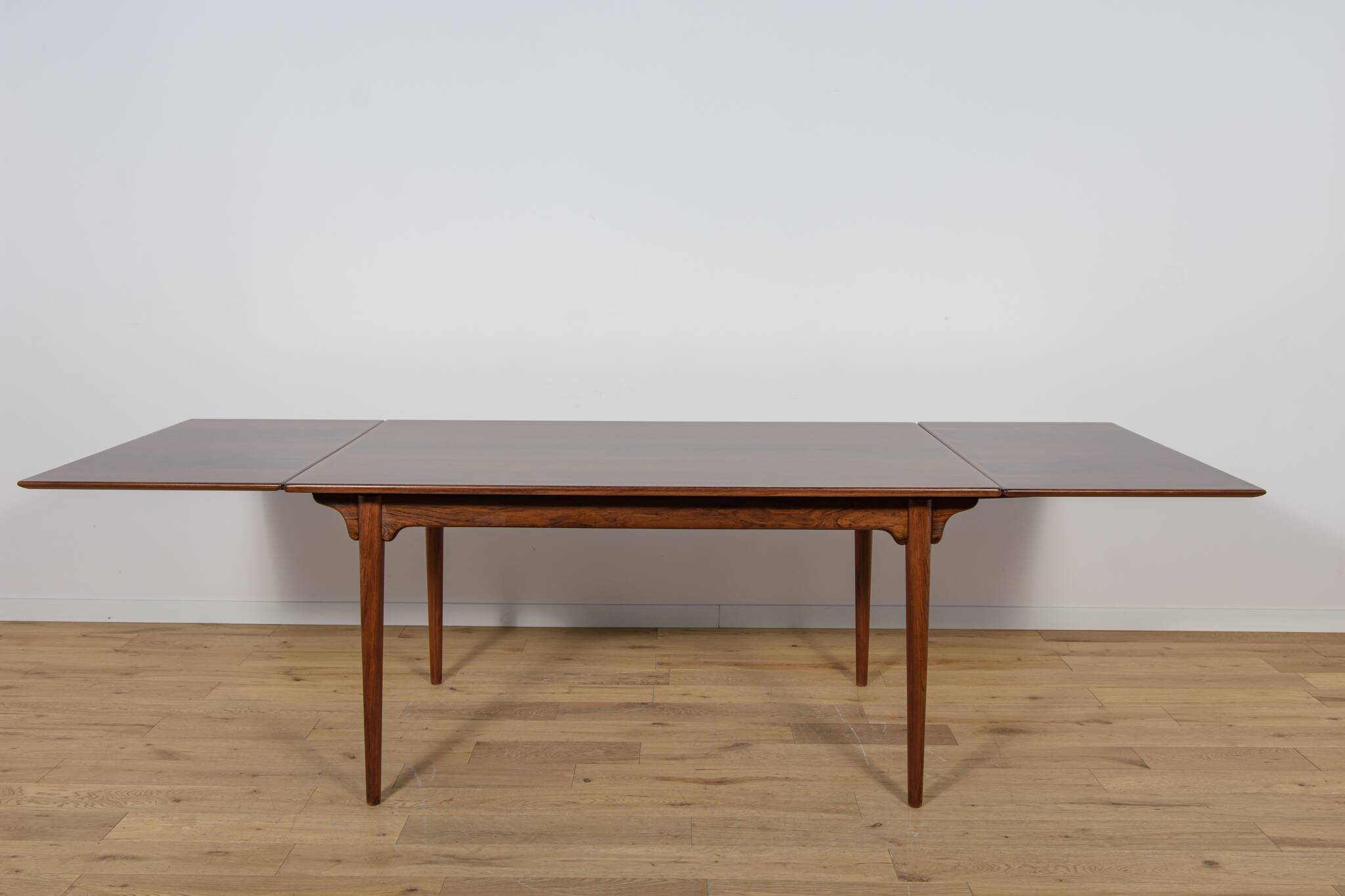 Mid-Century Modern Rosewood Dining Table Model 54 by Gunni Omann for Omann