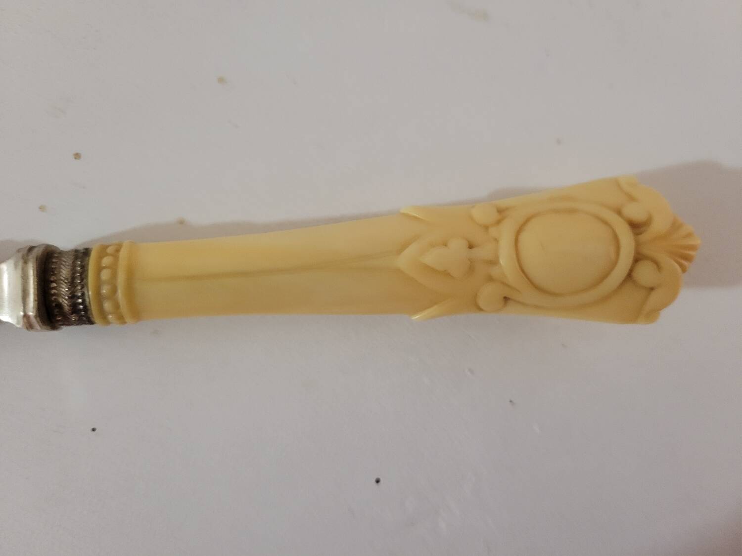 English fish knives in silver and ivory, 19th century