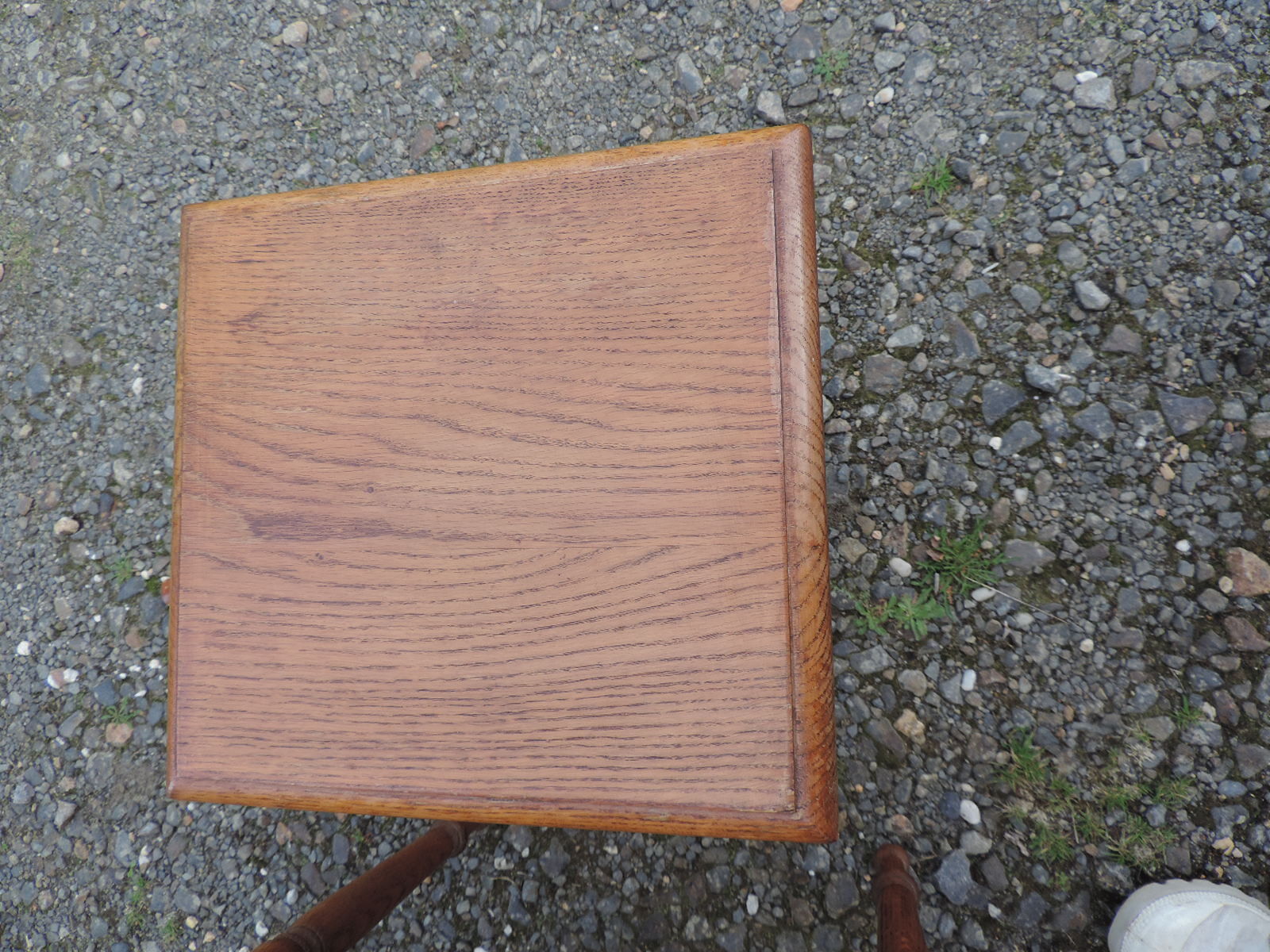 3 oak trundle tables