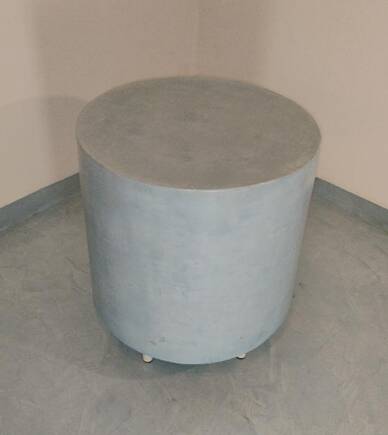 Pastel blue cylindrical coffee table "Tambour" – Artisan design.