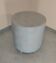 Table basse cylindrique "Tambour" bleu pastel – Design artisanal.