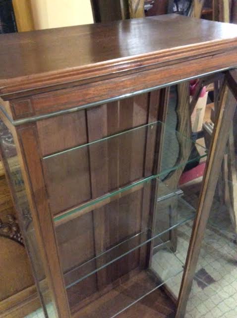 Vitrine en bois ancienne