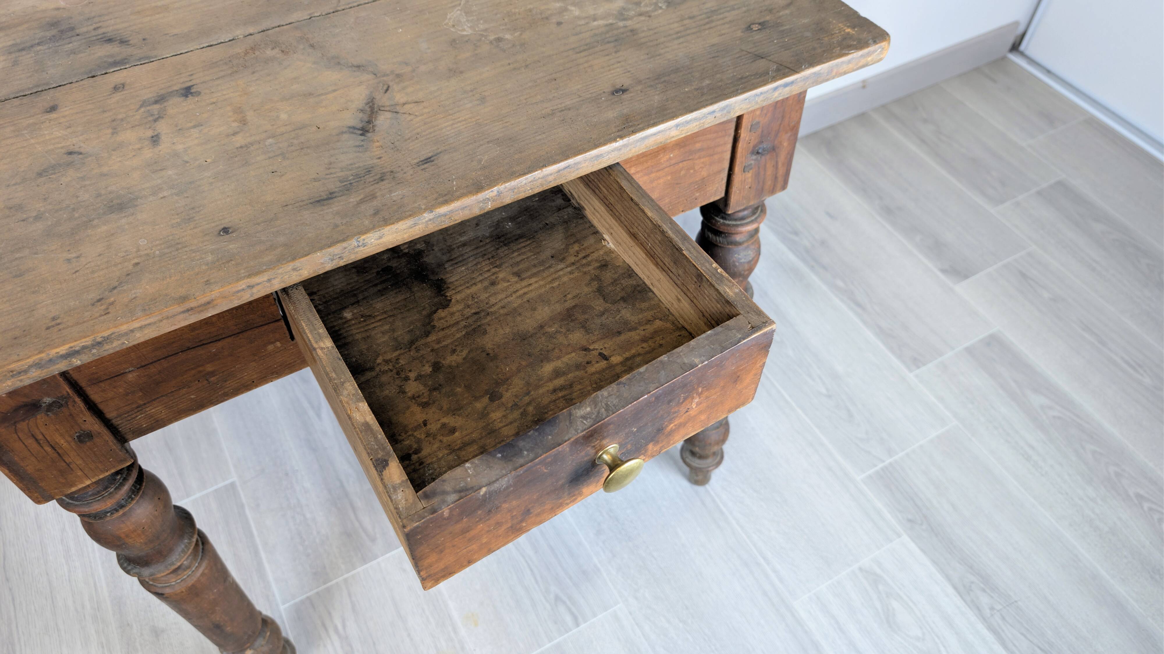 Writing table Napoleon III in solid wood – Authentic charm of the 19th century