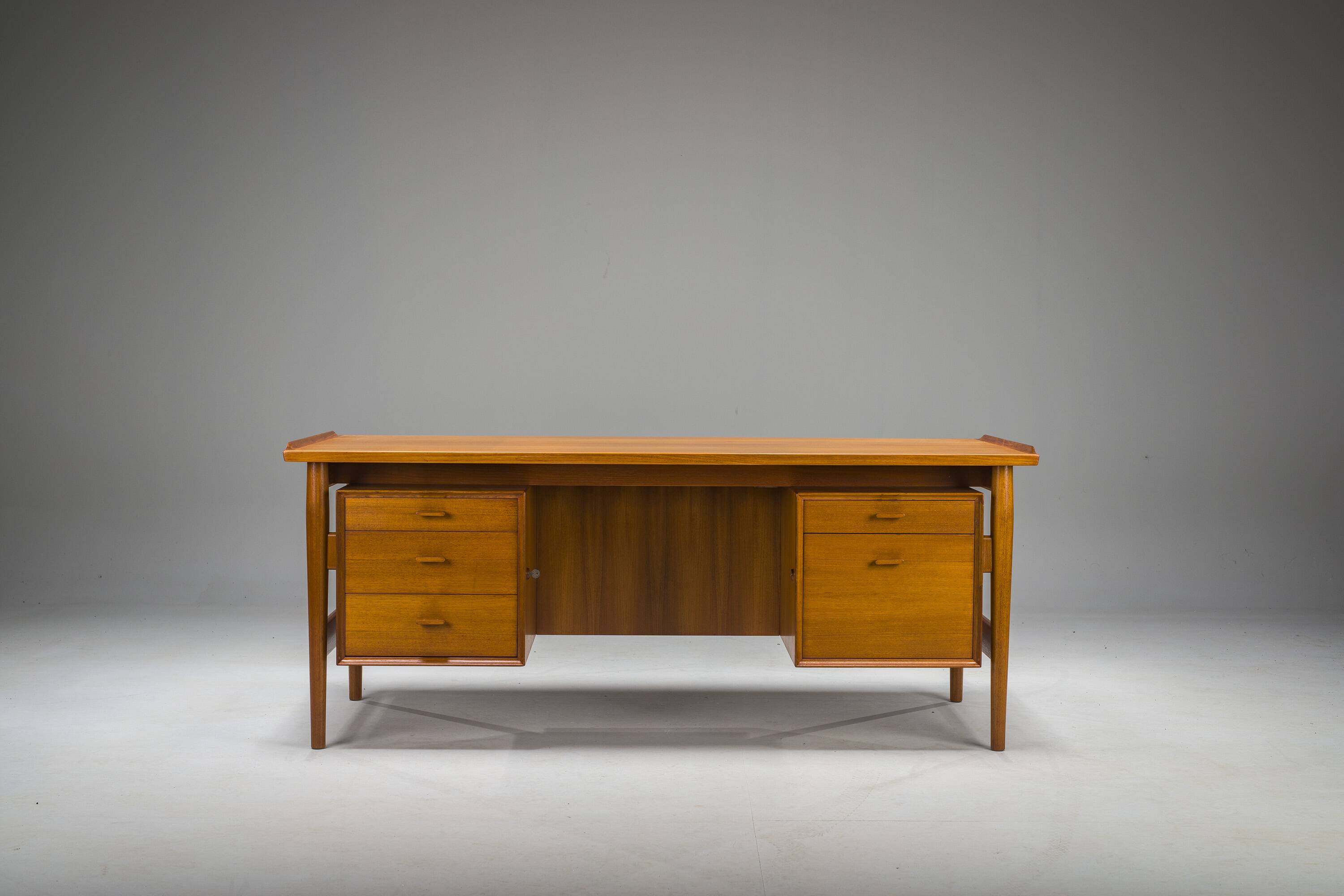 Model 207 Desk in Teak by Arne Vodder for Sibast, 1960s