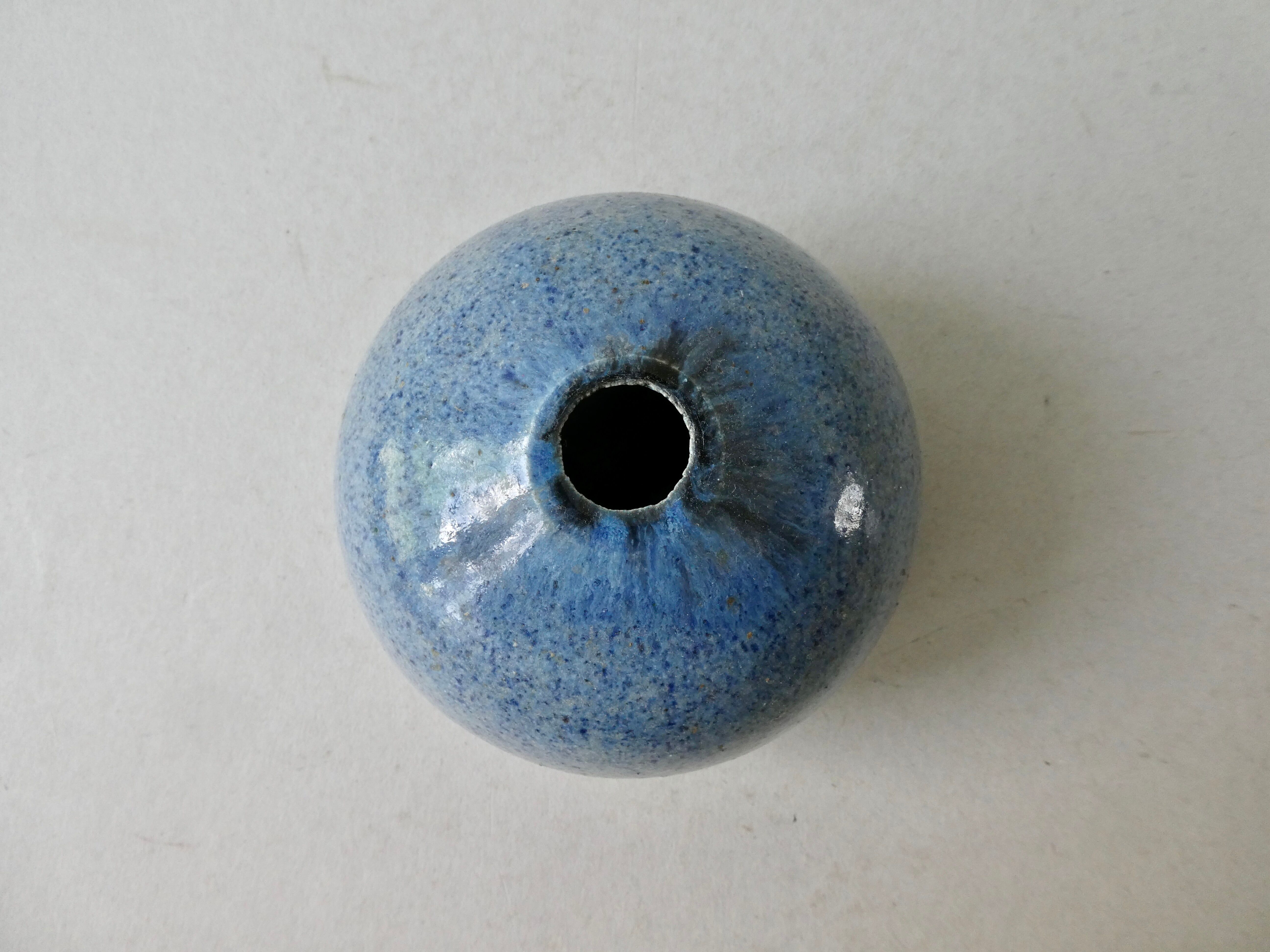 Blue ceramic ball vase Accolay