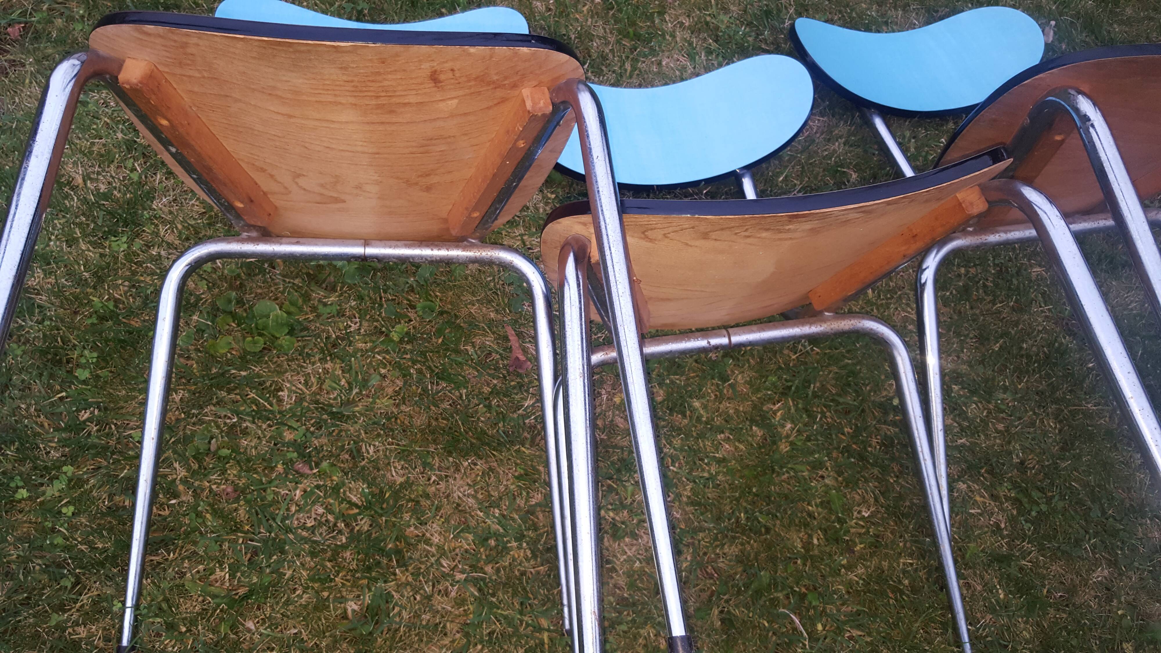 4 chaises vintages en formica bleues