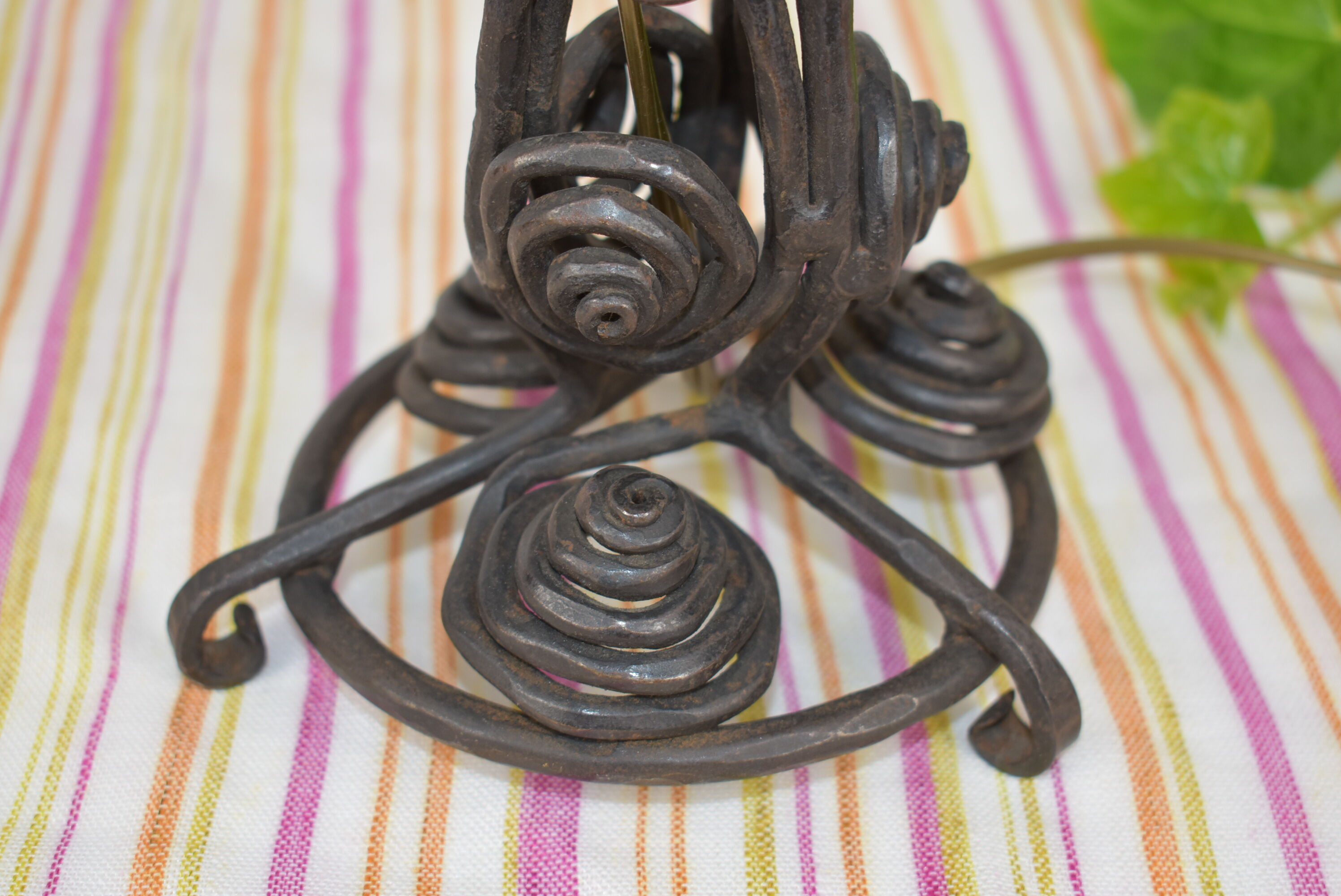 Art deco lamp, wrought iron foot