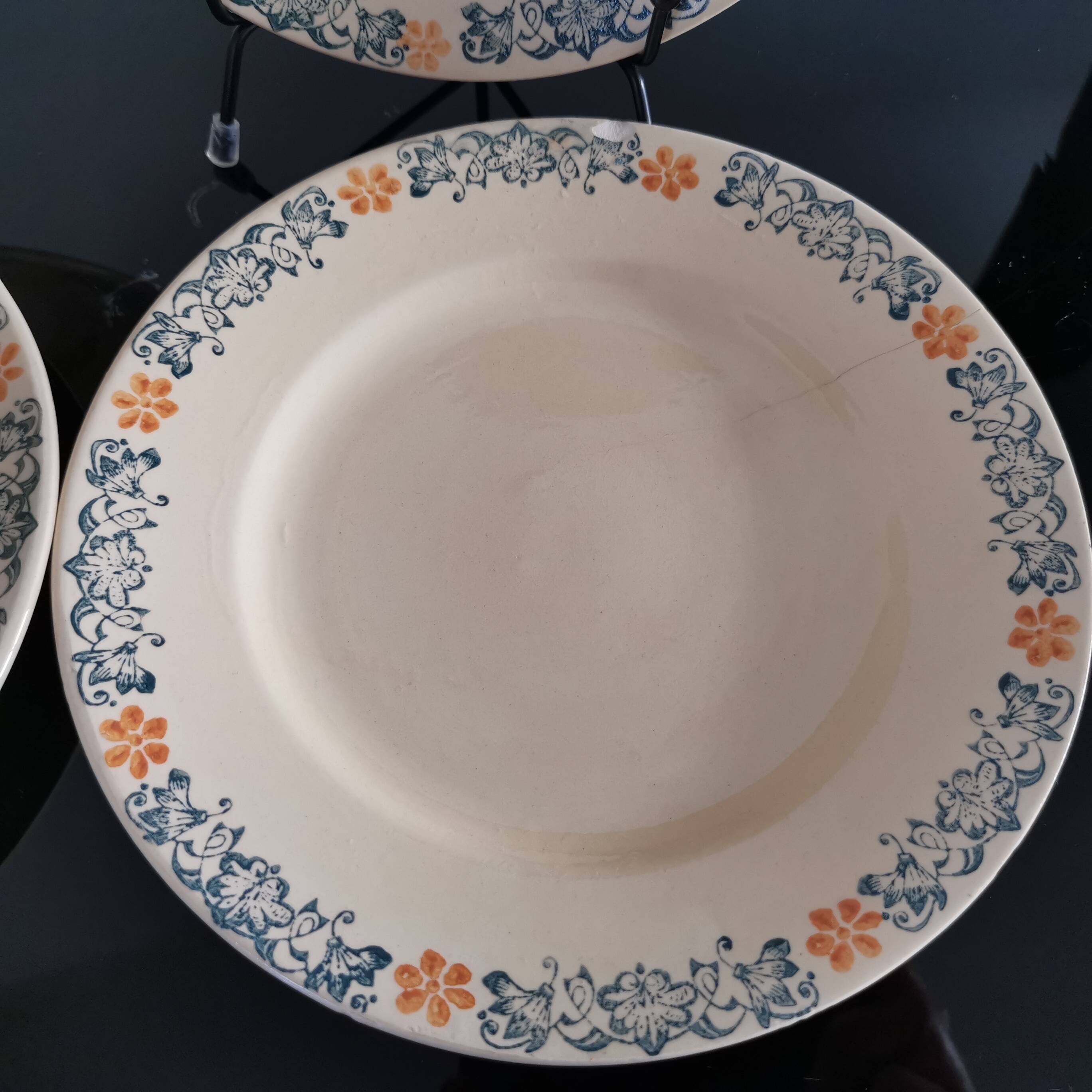 Set of 8 Moulin des Loups dessert plates