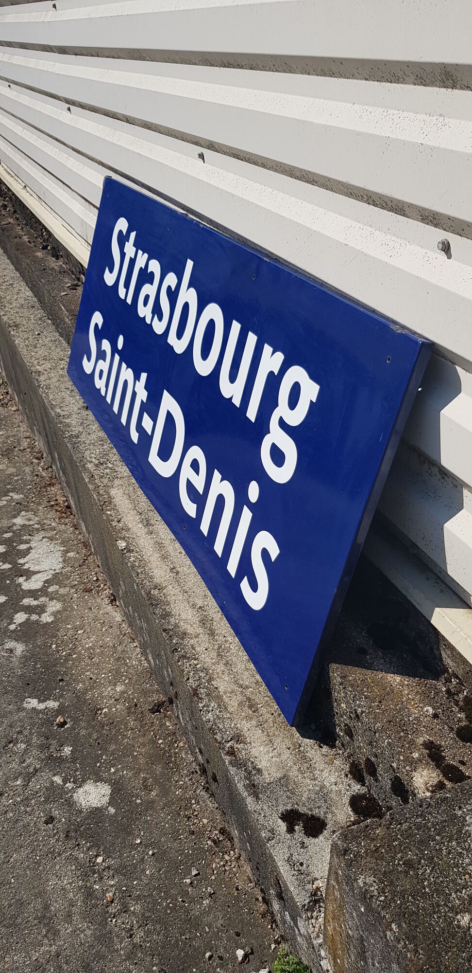 Former plaque of the Paris metro at Strasbourg Saint Denis station