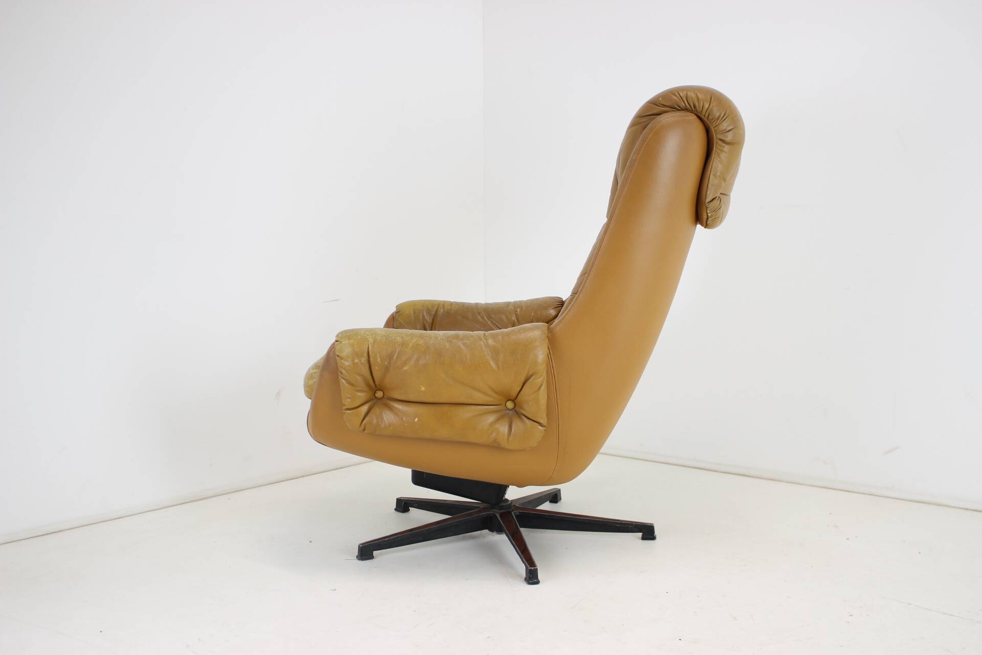 Midcentury Swivel Leather Armchair, Peem, Finland, 1970s