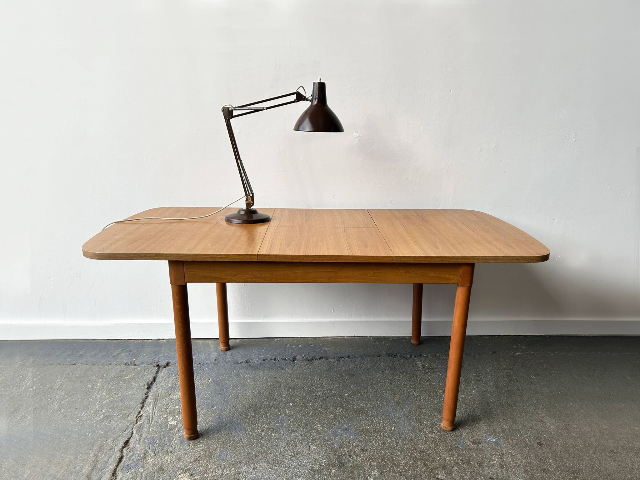 Mid-Century modern extending dining table by Schreiber Furniture