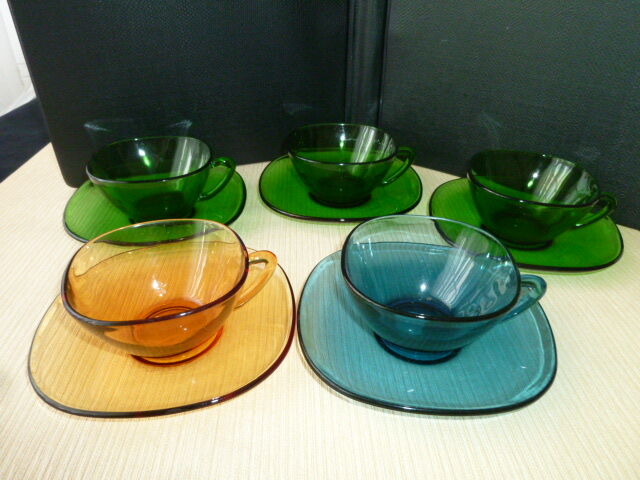 Set of 5 vintage coffee cups made of tempered glass