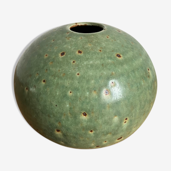 Soliflore ball in green sandstone