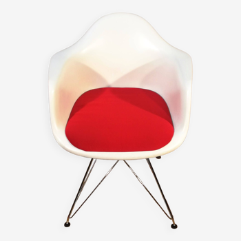 DAR armchair, Charles & Ray Eames Vitra