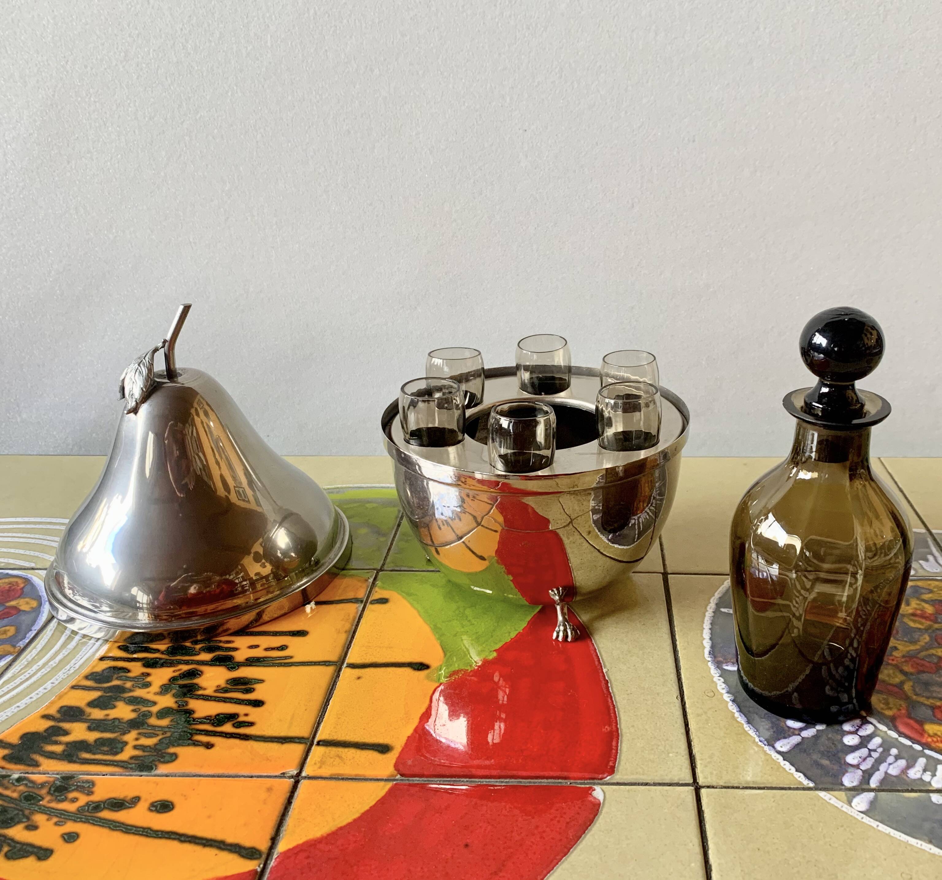 Chromed metal pear - 1 carafe and 6 amber crystal glasses - liquor cellar