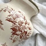 Antique wall fountain in ironstone, "Spring" Gien earthenware, late 19th century