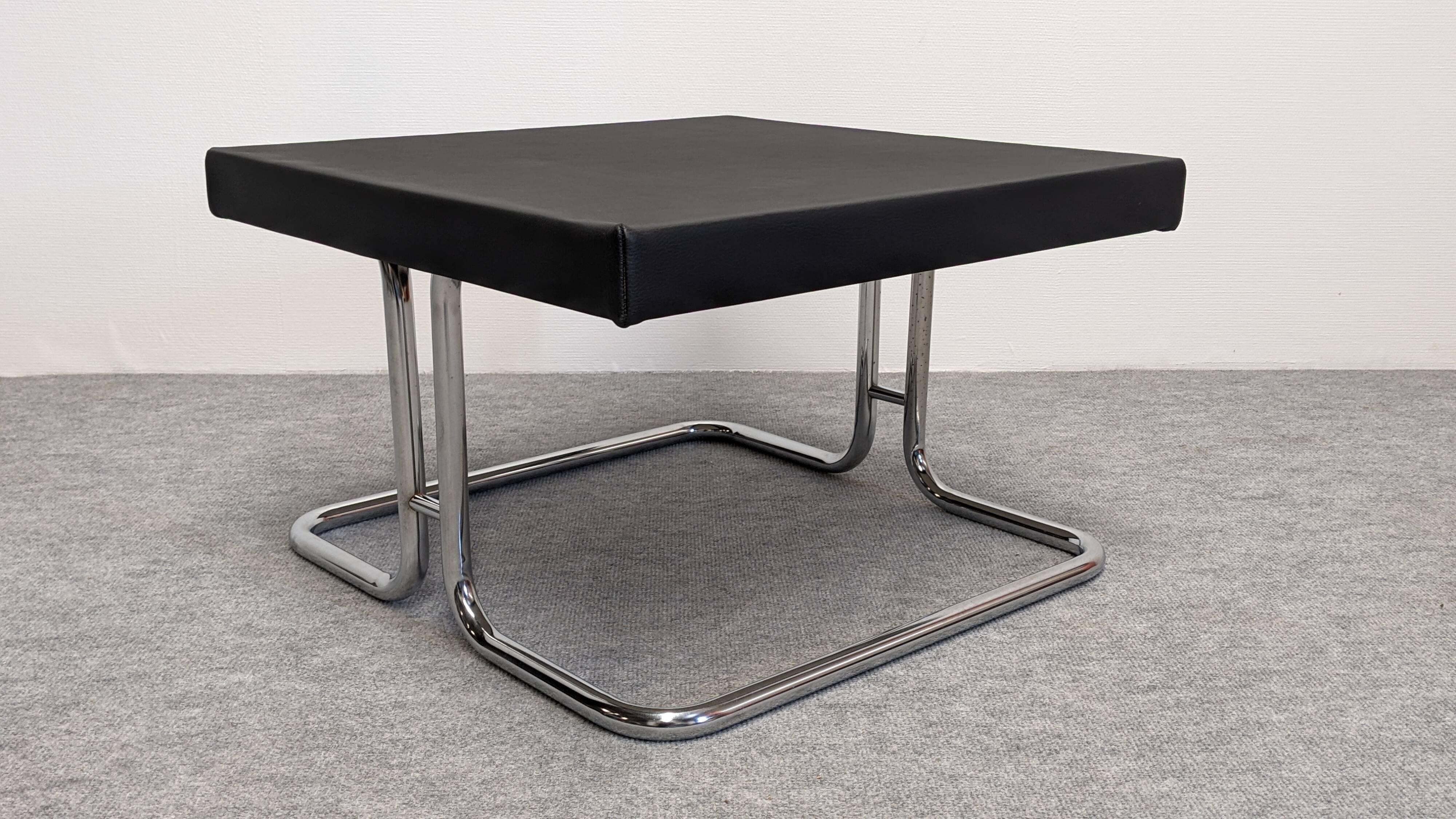 Tubular Space Age coffee table or side table, France circa 1970.