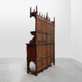 Rare grande armoire néogothique en chêne sculpté à la main du début du XIXe siècle
