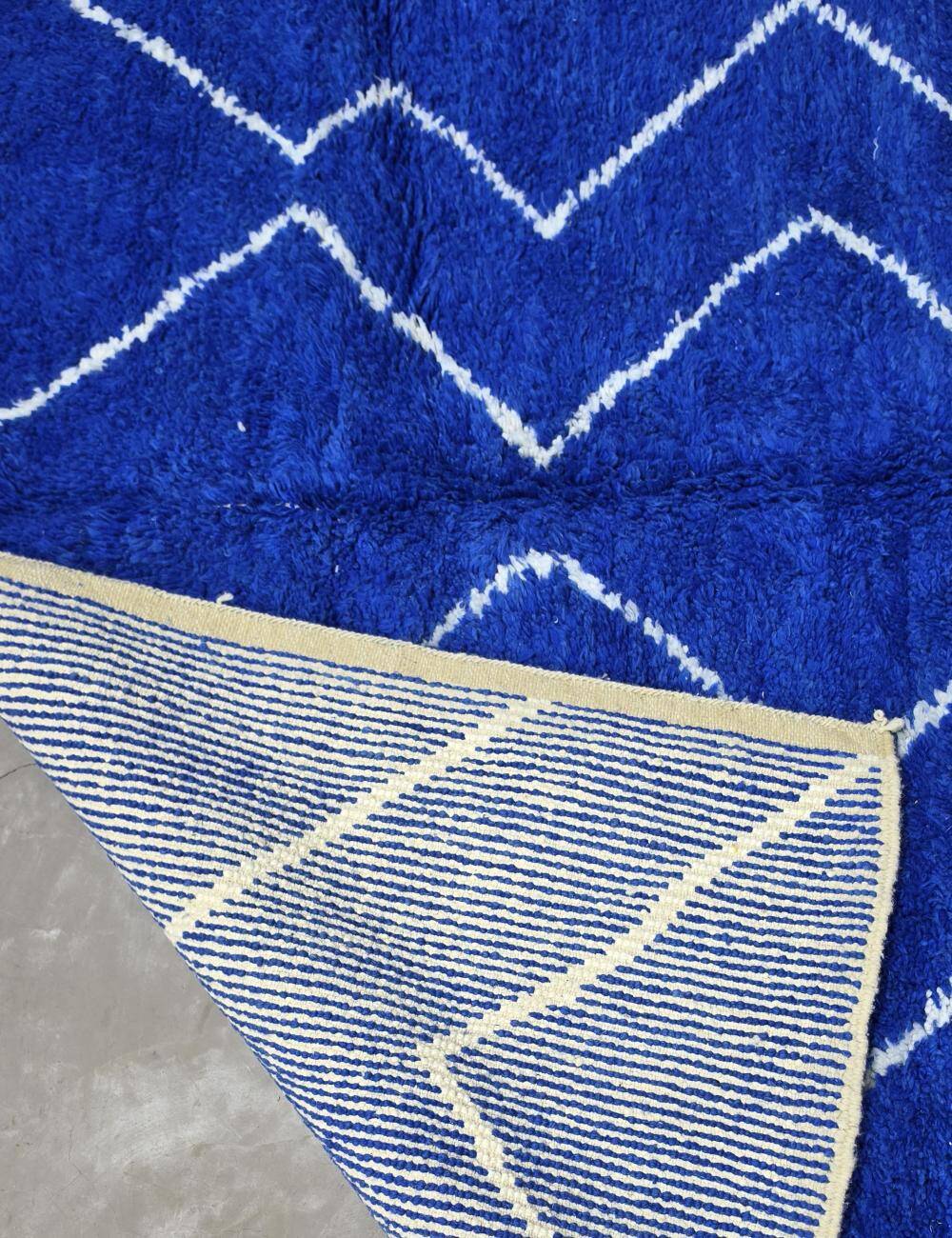 Contemporary Blue Rug - 303 x 245 cm
