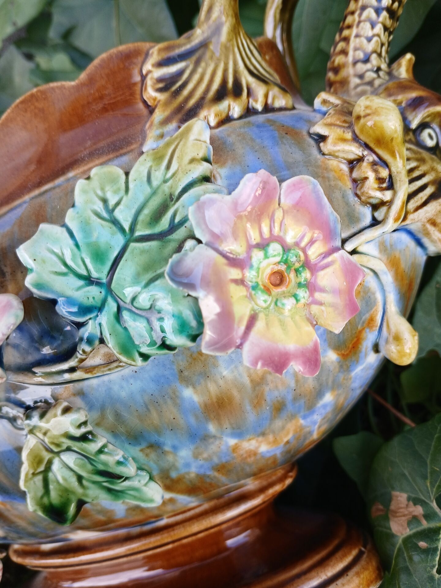 Jardinière ancienne en barbotine