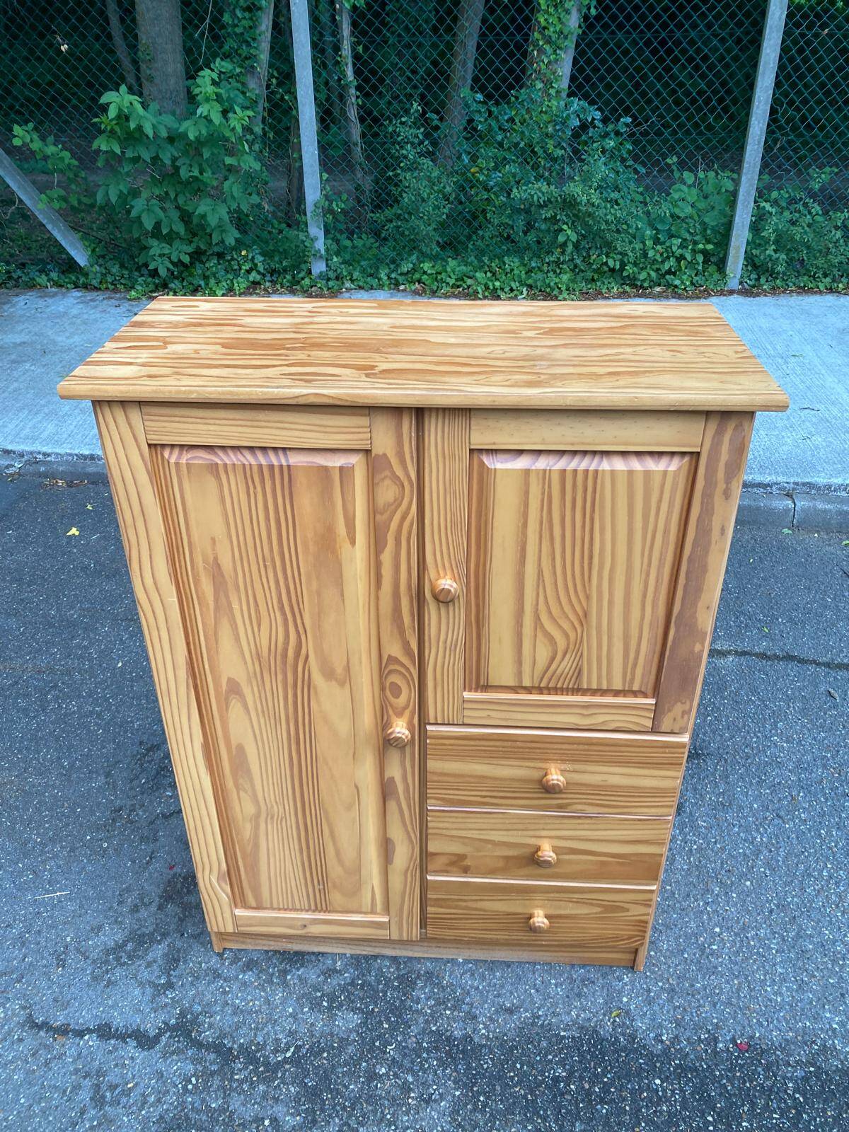 Vintage Scandinavian chest of drawers in solid pine from the 1980s.
