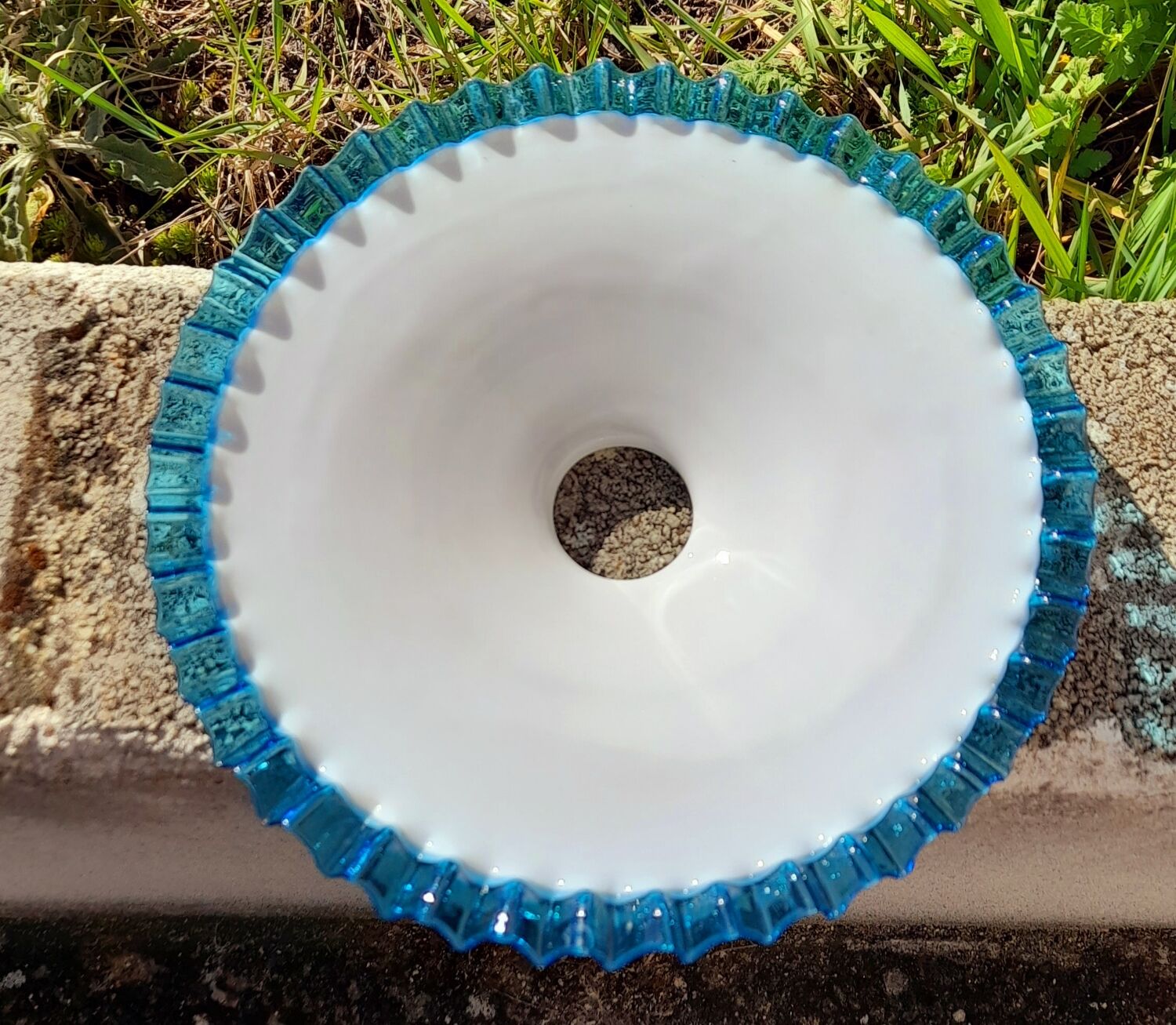 Abat day opaline blue border