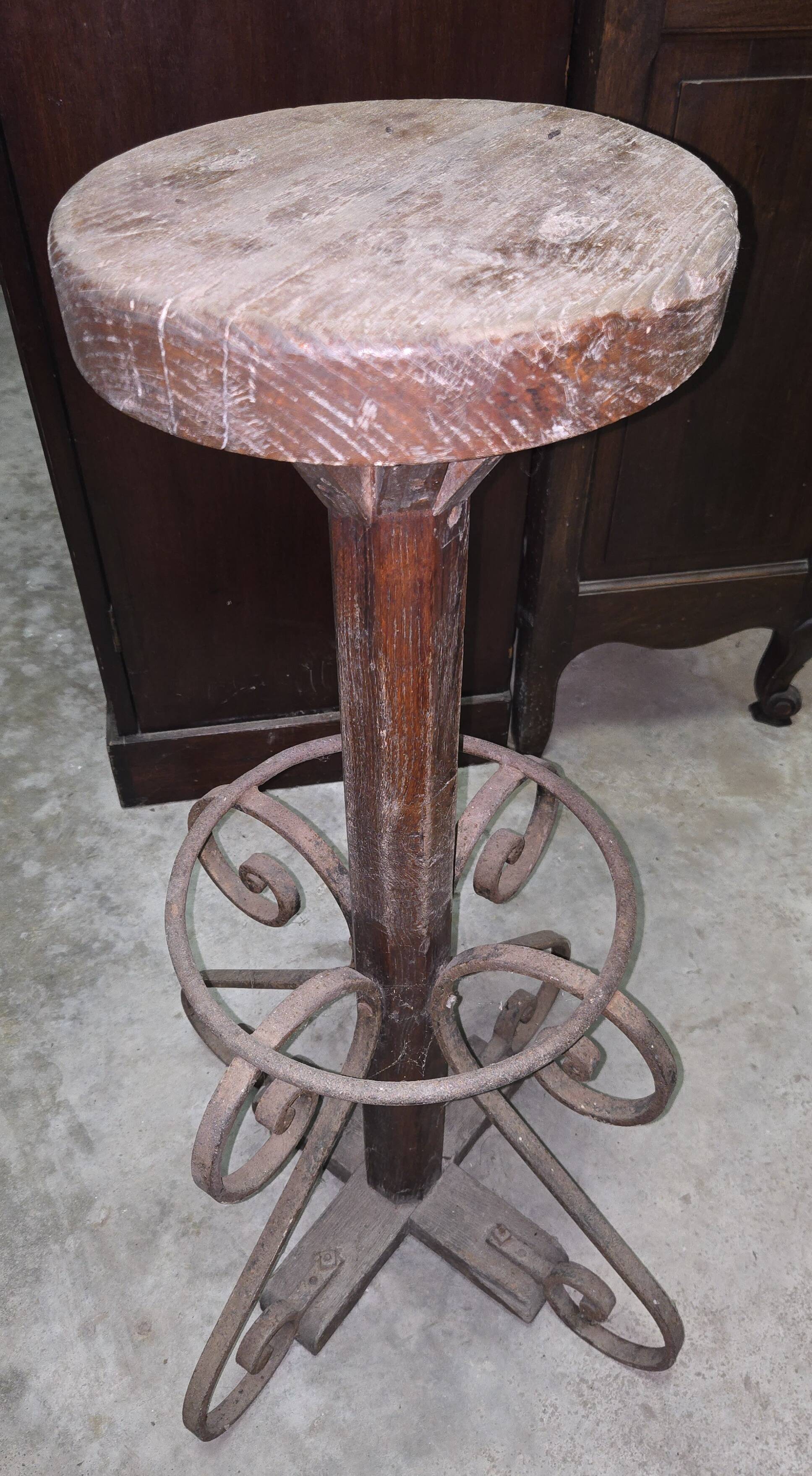 Tabouret d’atelier ancien bois et fer forgé – H 82 cm