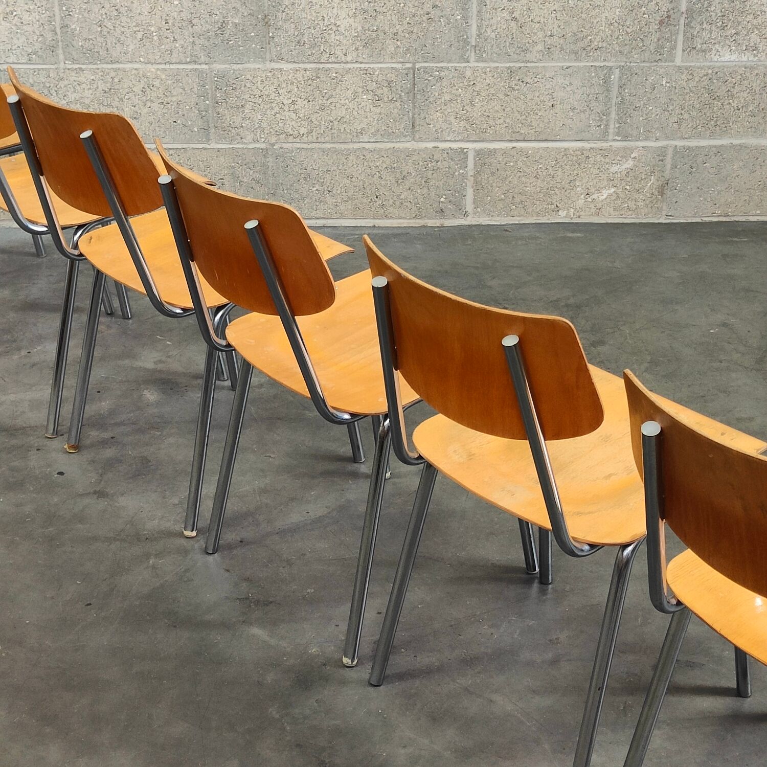Lot de 22 chaises d'école tchèque " Kovonax" chrome et bois 1950